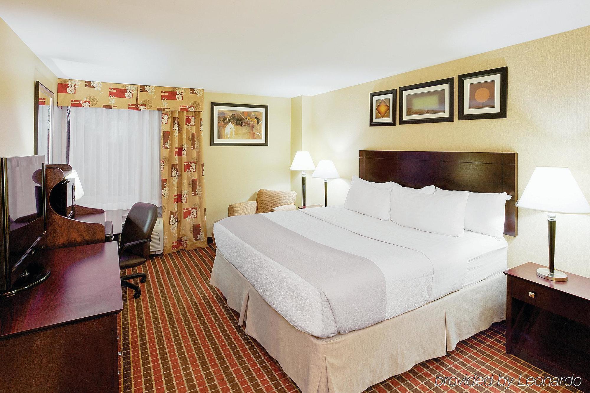 La Quinta Inn & Suites Pittsburgh North McCandless Township Exterior foto