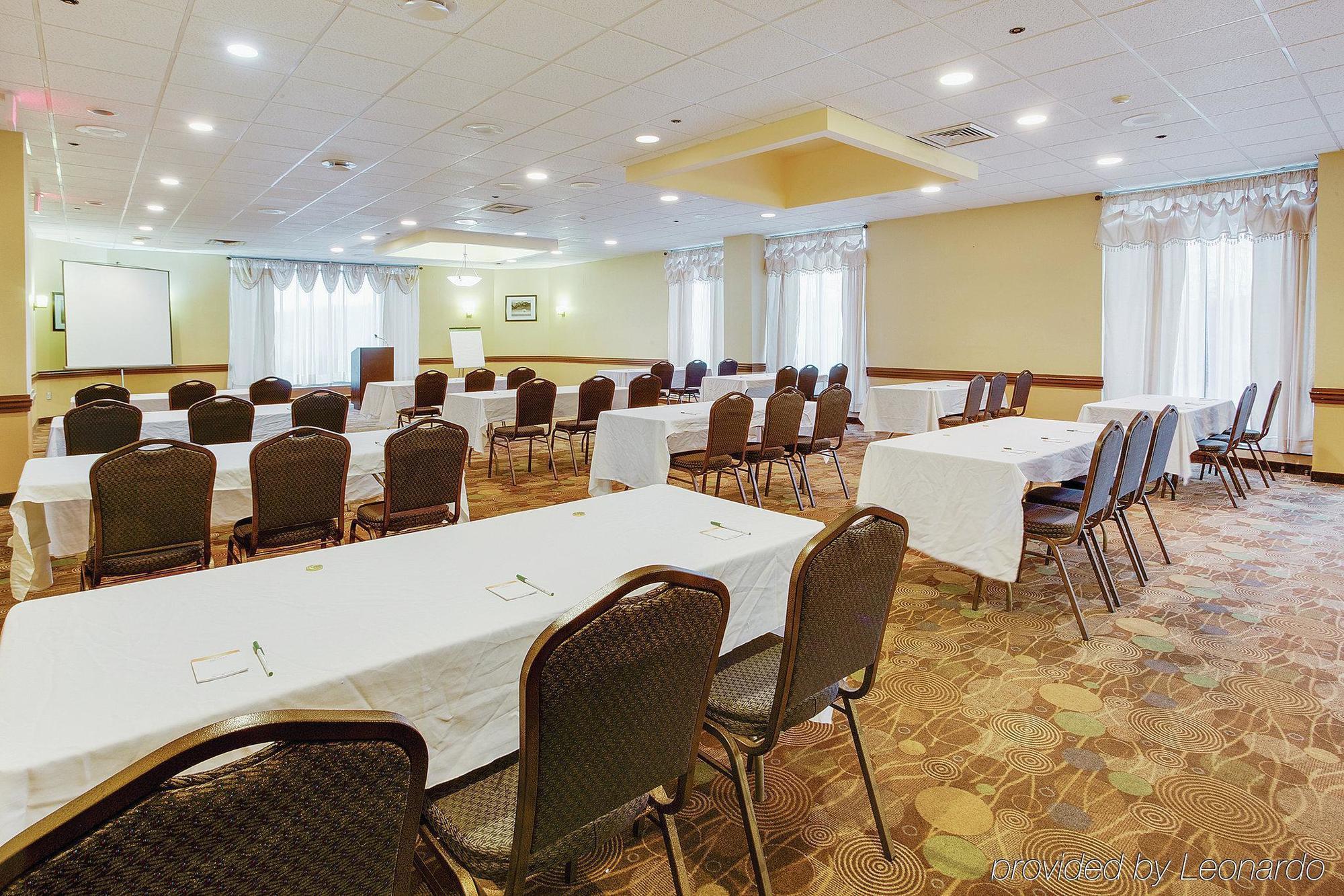 La Quinta Inn & Suites Pittsburgh North McCandless Township Exterior foto